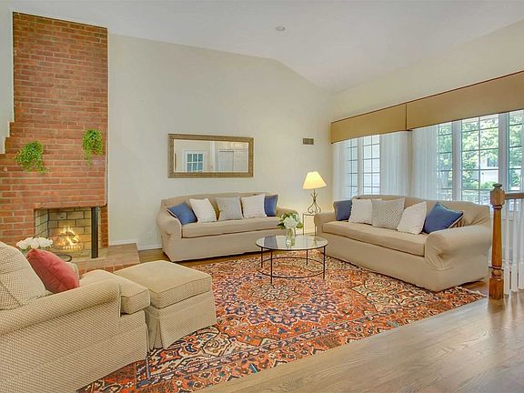 2nd image of 7 Old Town Ln