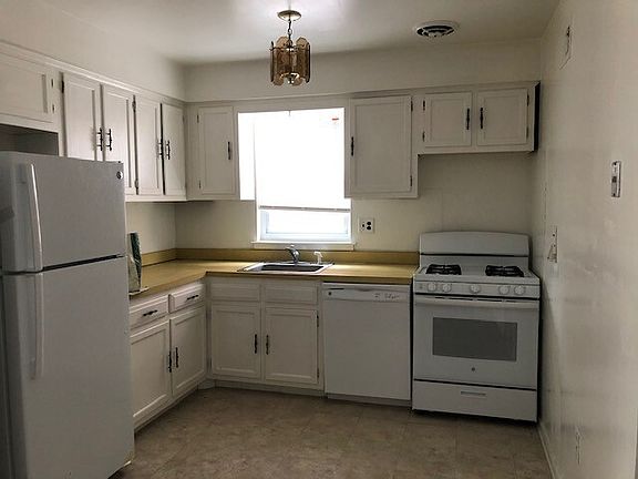 3rd image of 8943 Alton St Floor 1
