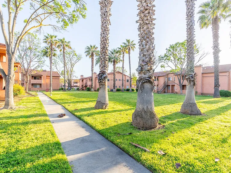 Mirage Apartments — Photo 9