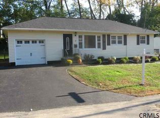 5 Mayflower Dr, Albany, NY 12205