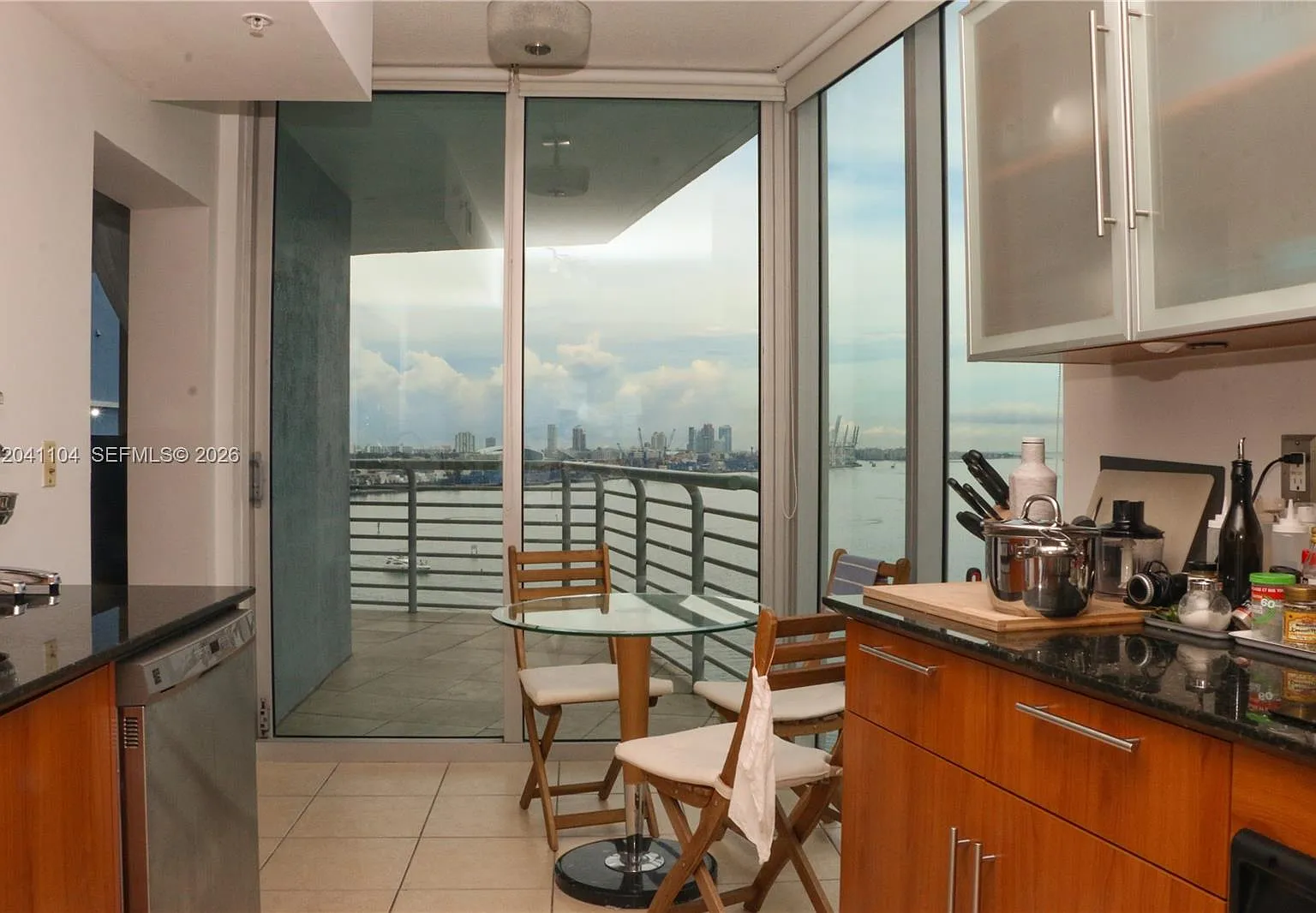 3 bed, 2.0 bath, 1792 sqft, $6,000 — Photo 3