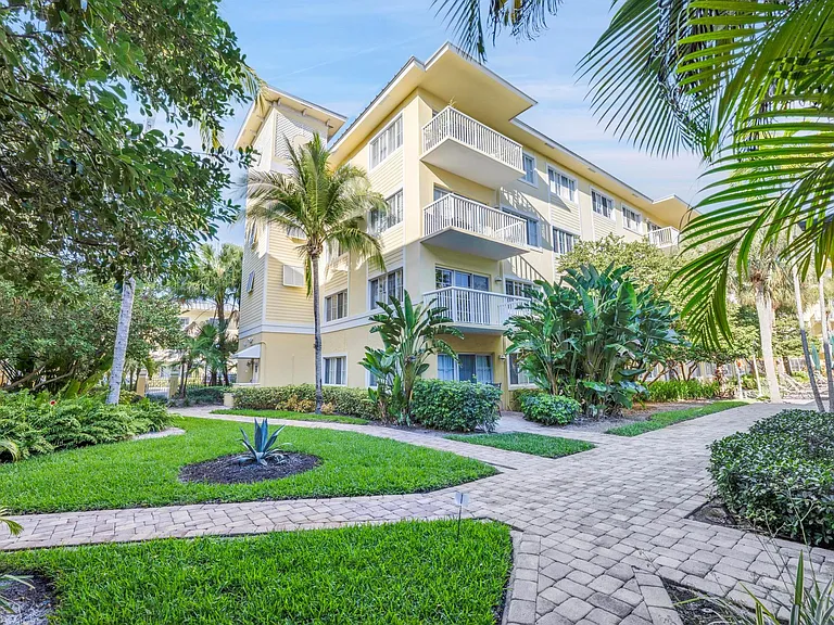 1515 E Broward Blvd #227 — Photo 45