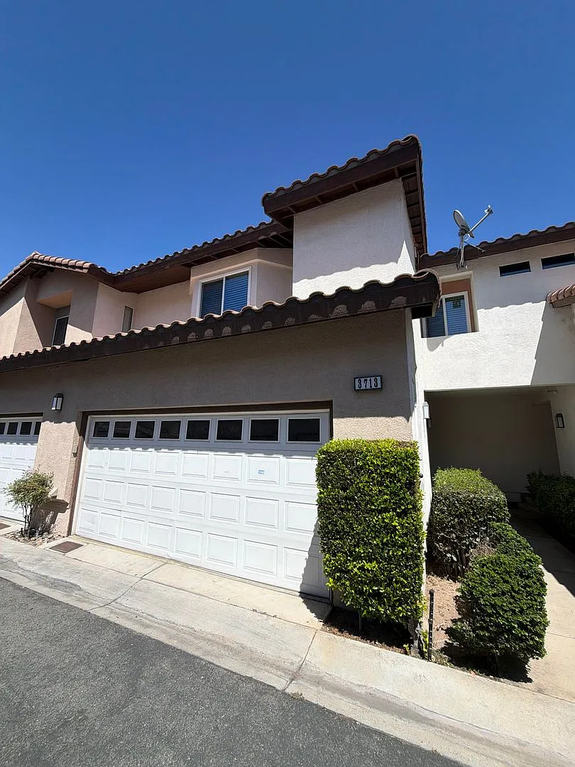 Beautiful 3 bedroom Condo is now available for rent in Riverside — Photo 1