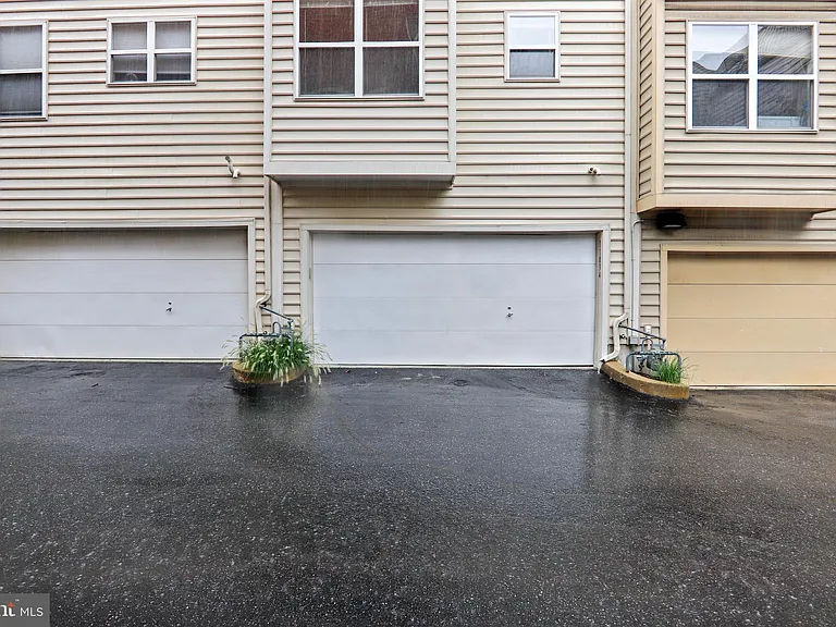 11034 Amherst Ave — Photo 9
