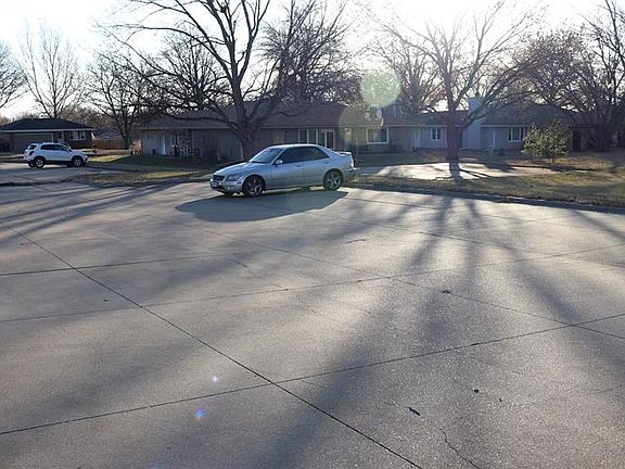 4th image of 2208 SW 19th St #2208