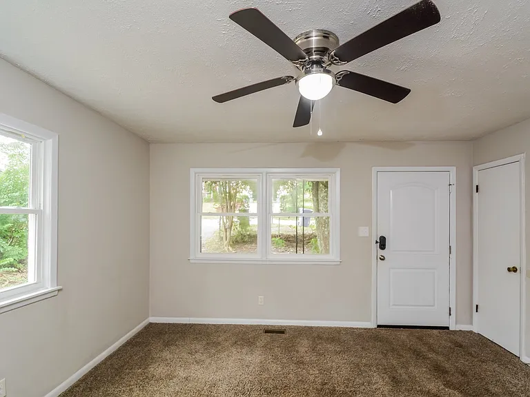 632760_017_living_room_13156066.jpg