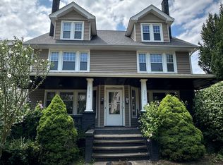 2316 S Overlook Rd, Cleveland Heights, OH 44106