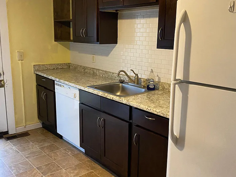 722 Hart Ave — Photo 5
