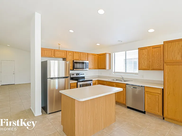 2367 W Rousseau St — Photo 6
