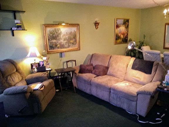 2nd image of 145 Shrewsbury Ct #145