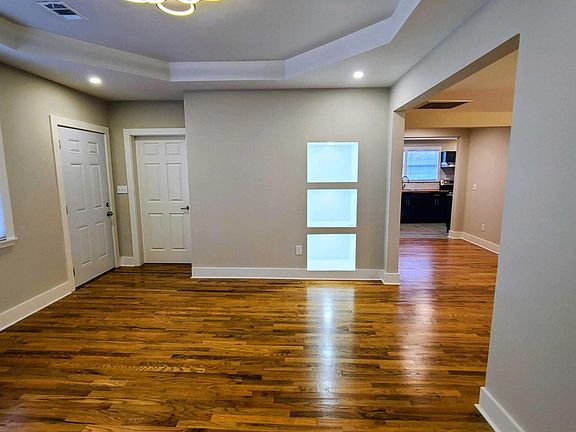 5th image of 1004 Kent Street