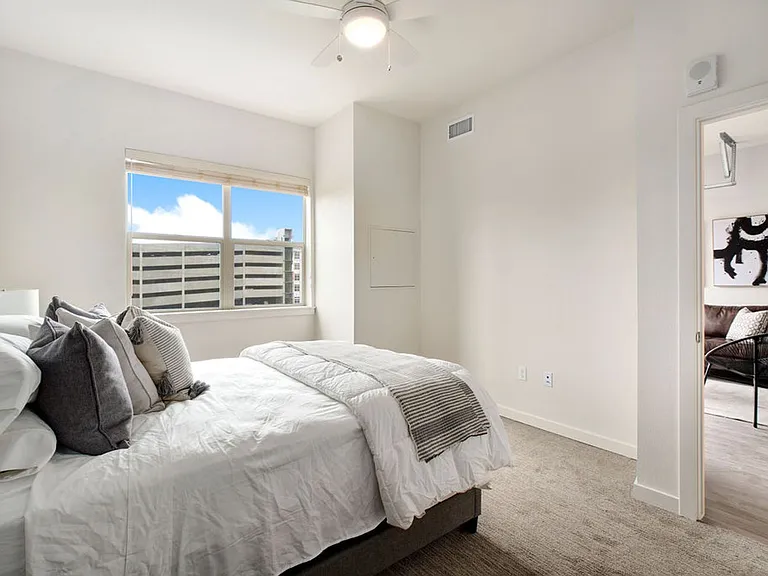 Axis West Flats — Photo 37