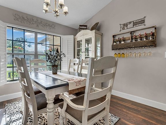 5th image of 3221 Oakwood Pl