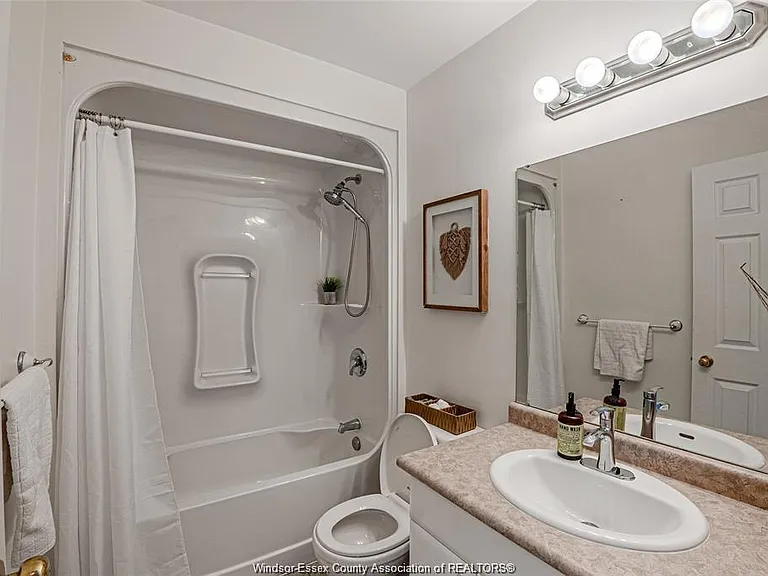 1708 Banwell Rd — Photo 11