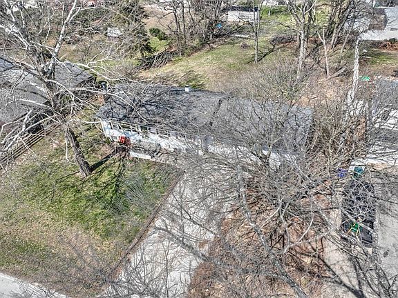 3rd image of 4000 Bayview Dr