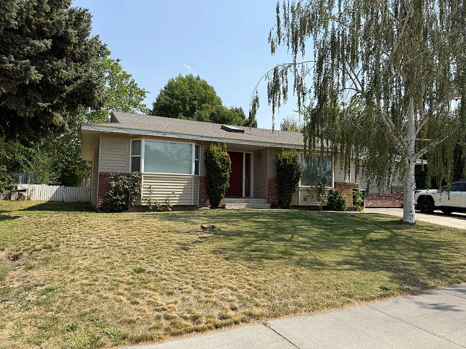 2137 S Belair Dr