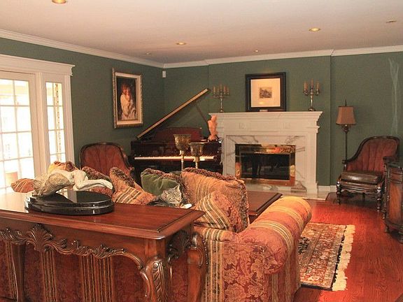 4th image of 1223 Chateau Dr