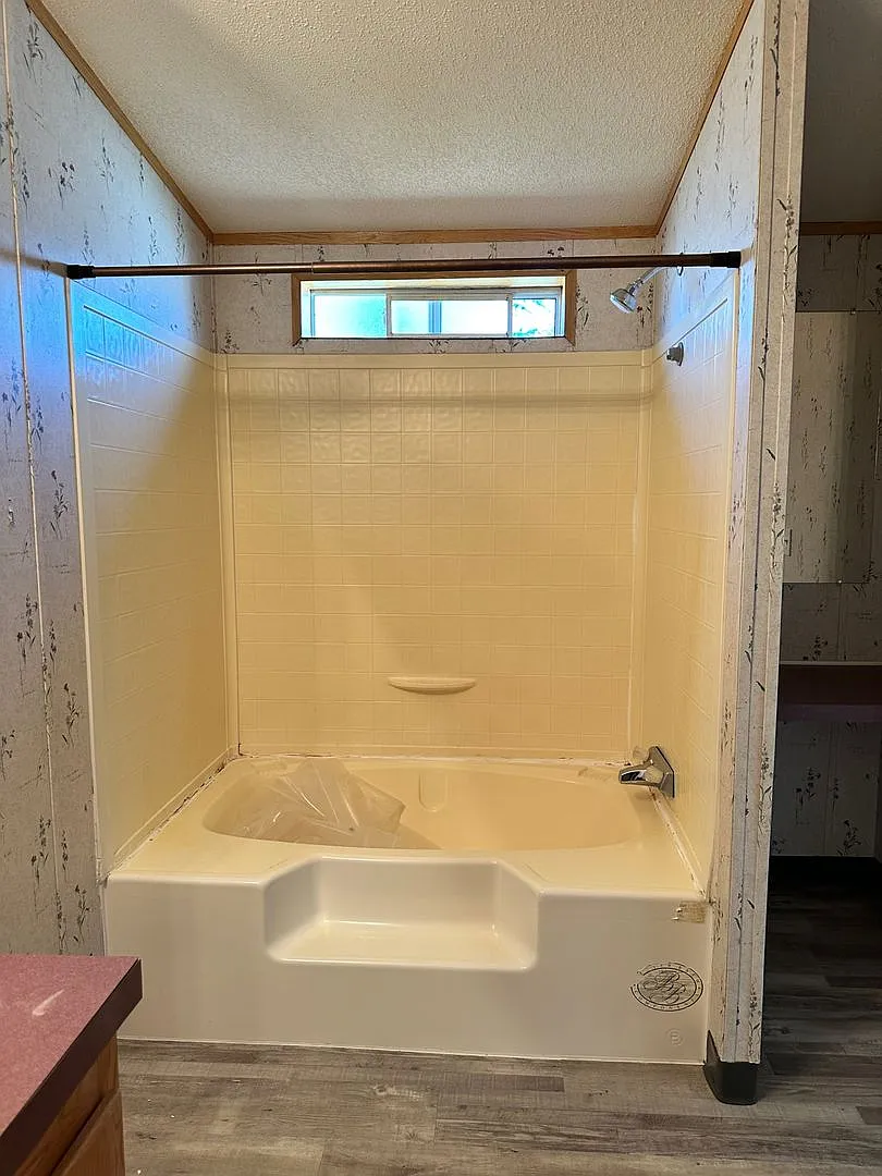 Centrally Located 3 BD 2 BA Modular Home — Photo 4