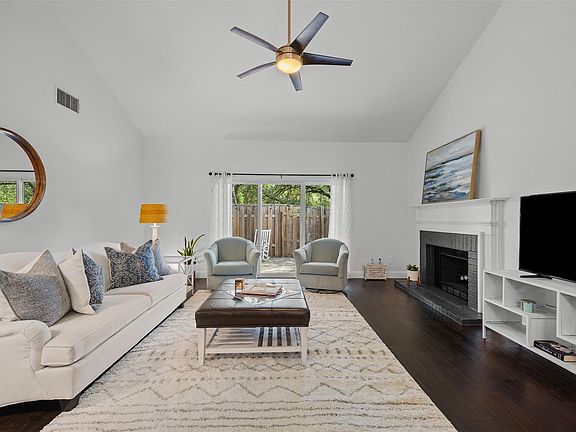 3rd image of 3870 Williamsburg Cir