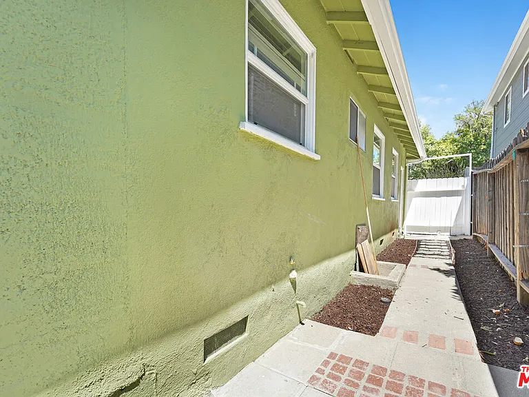 5252 Canoga Ave — Photo 11