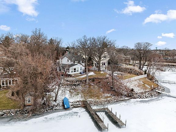 3rd image of 805 Hidden Ln