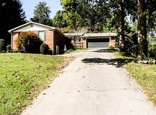 321 Valley Dr, Livingston, TN 38570