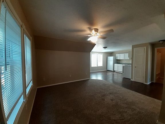 5th image of 1031 Stuart St