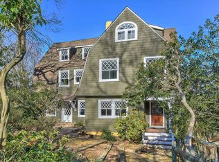 15 W Parkway Pl, Holmdel, NJ 07733