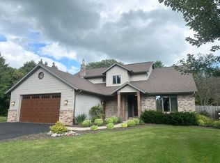 8464 Henry St, Larsen, WI 54947