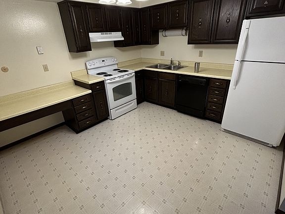 Kitchen with Stove, Fridge + Dishwasher