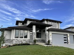 4402 Tee Box Dr, Basehor, KS 66007