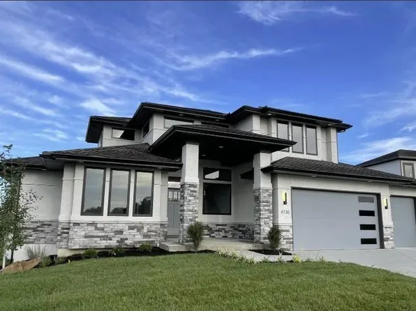 4402 Tee Box Dr, Basehor, KS 66007