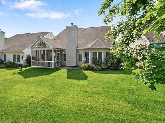 4th image of 2753 Terrwood Dr E