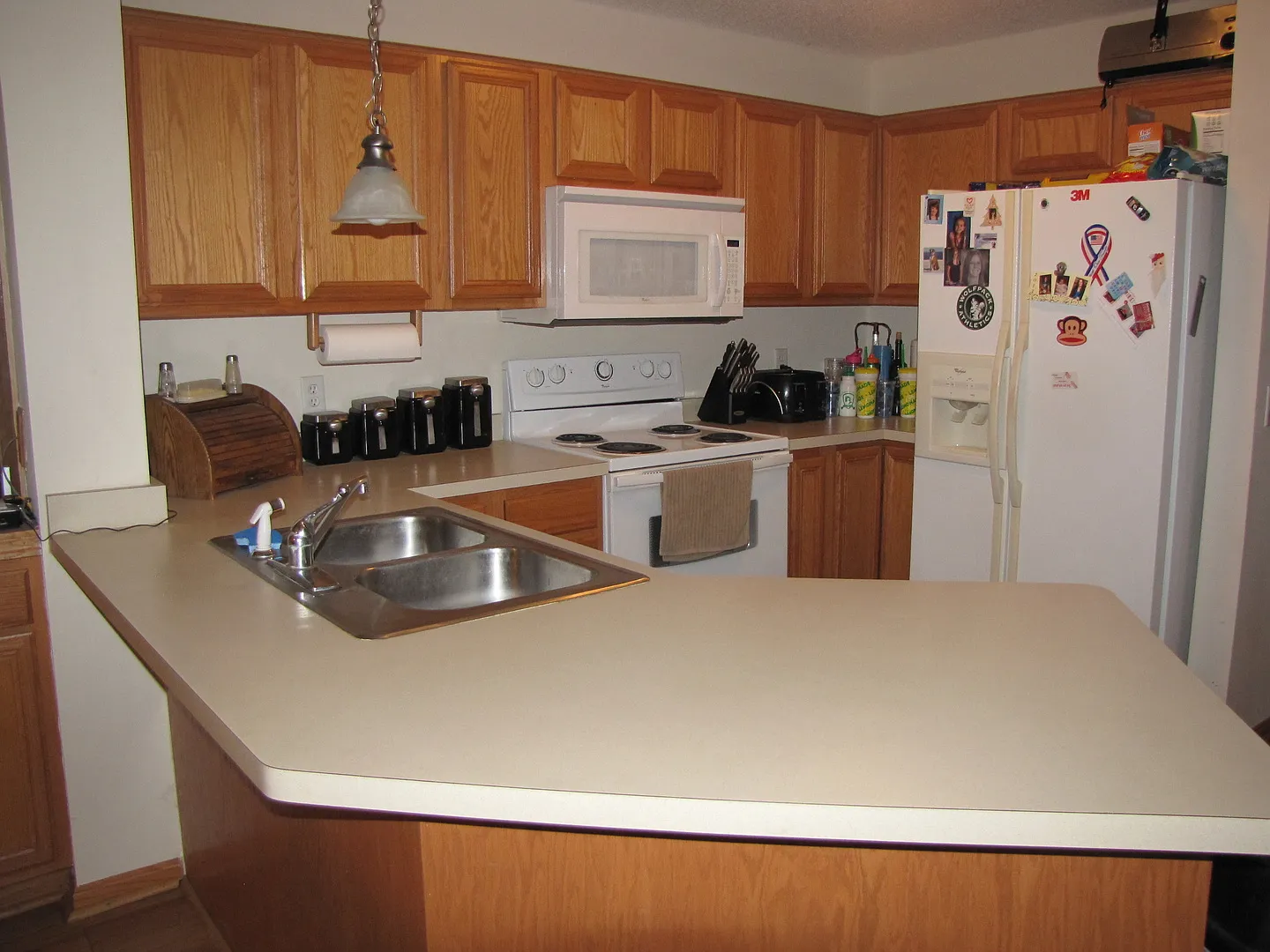 Very spacious *3Bed*2.5Bath Town Home in Cottage Grove Avail Nov 1st — Photo 2