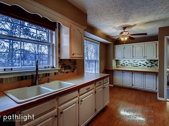 3rd image of 125 Louann Ln