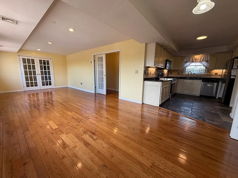 947 Washington St #2 — Photo 3