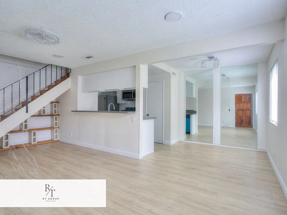 1085 W Sierra Madre Ave #2