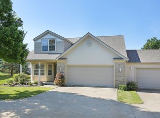 8664 Robinwood Ter, Macedonia, OH 44056