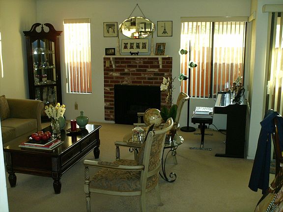 living room w/ fireplace