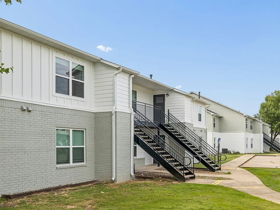 1168 W Cato Springs Rd #3