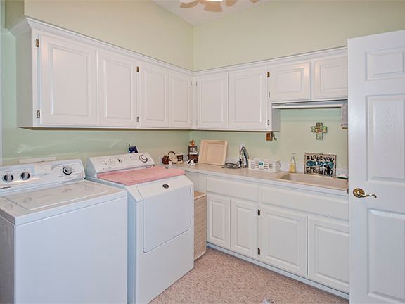 5th image of 2 Deerhurst Ln