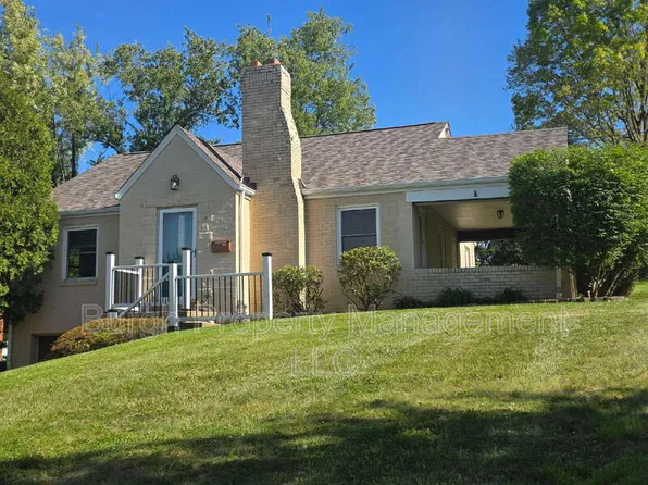 300 Maxwell Dr, Pittsburgh, PA 15236