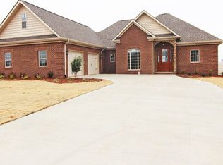 546 Stonegate Ter, Florence, AL 35630