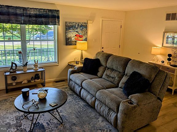 5th image of 47 Radcliffe Dr