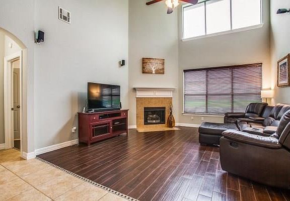 4th image of 2921 Preston Ln