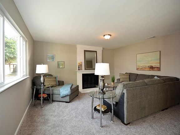 2nd image of 316 E Carlton Way