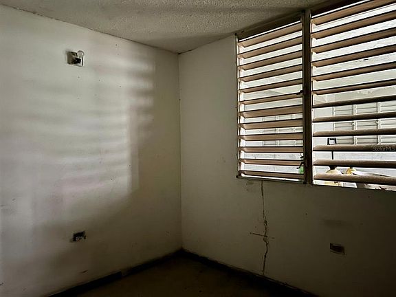 5th image of 4 Calle St