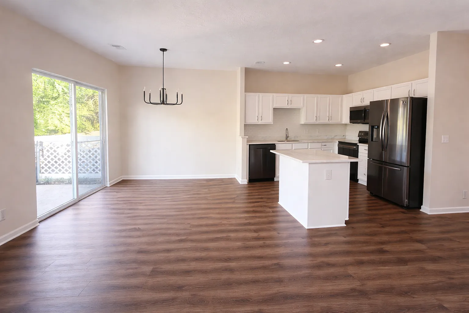 3 bed, 2.5 bath, 1424 sqft, $1,995 — Photo 2