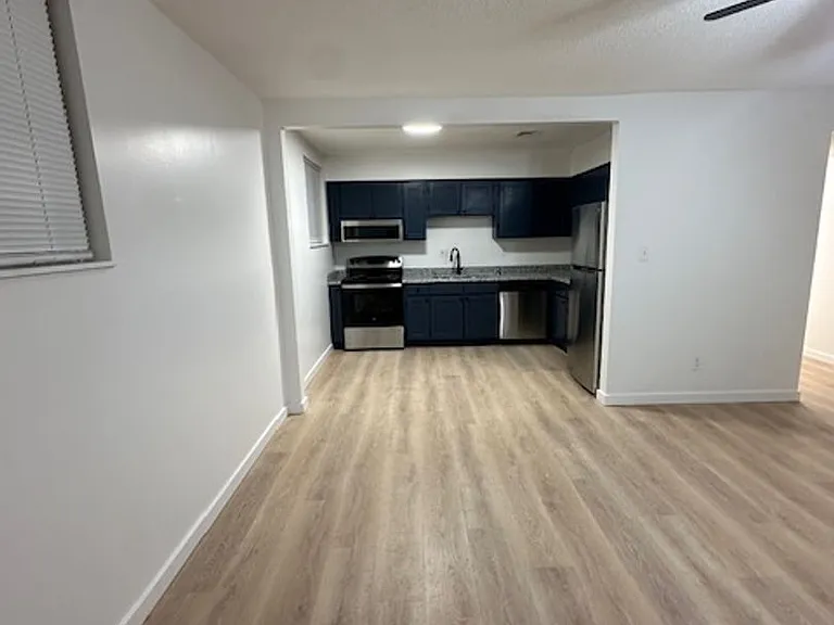 2101 Ottawa St — Photo 14