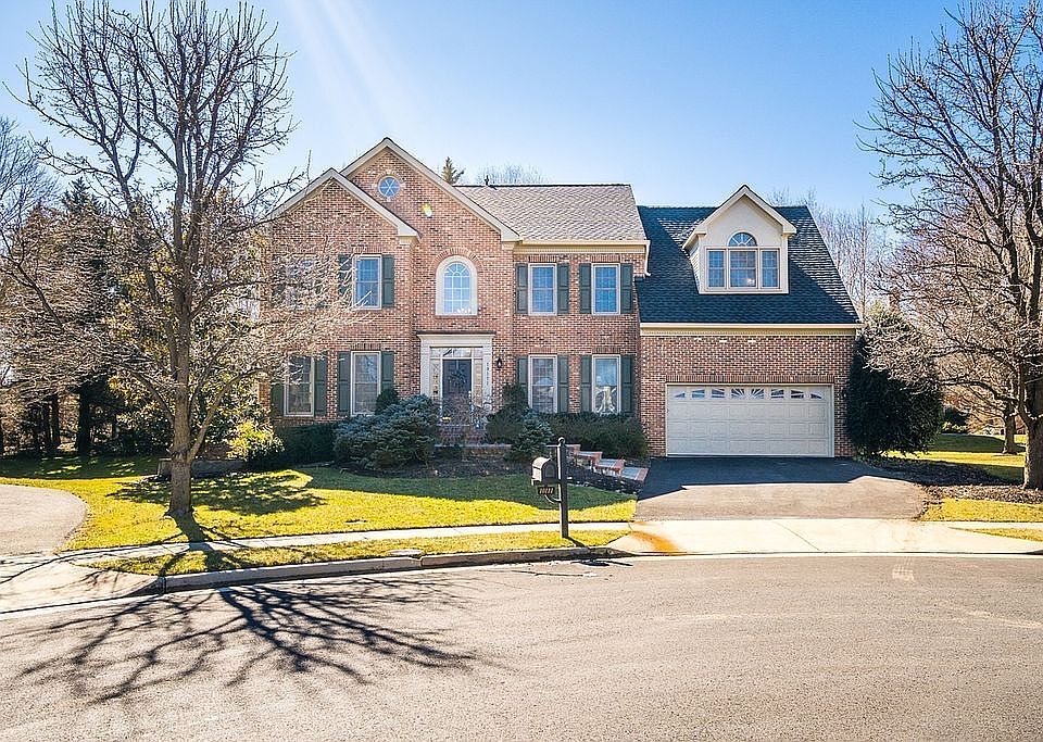 1st image of 10111 Oakton Knoll Dr
